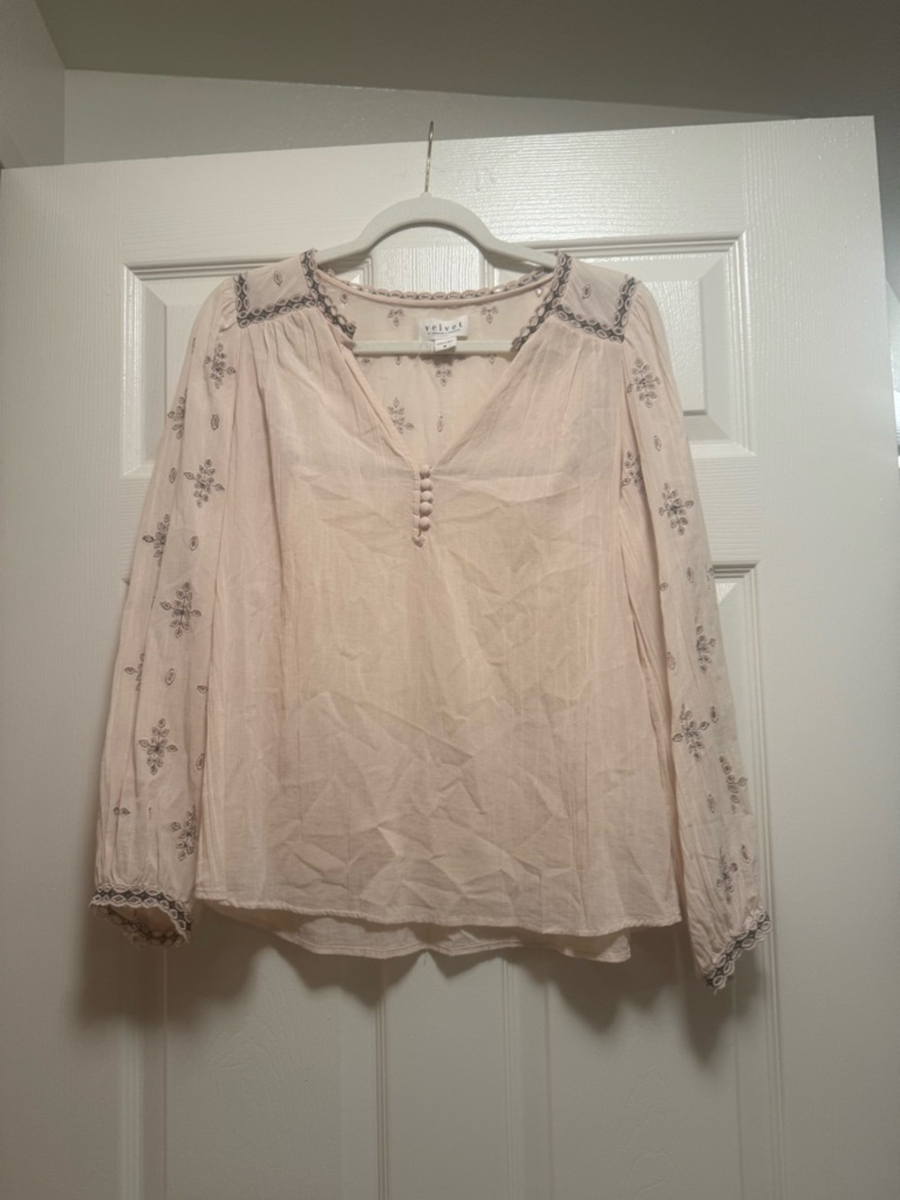 Anthropologie Velvet by Graham & Spencer Linen Embroidered Top